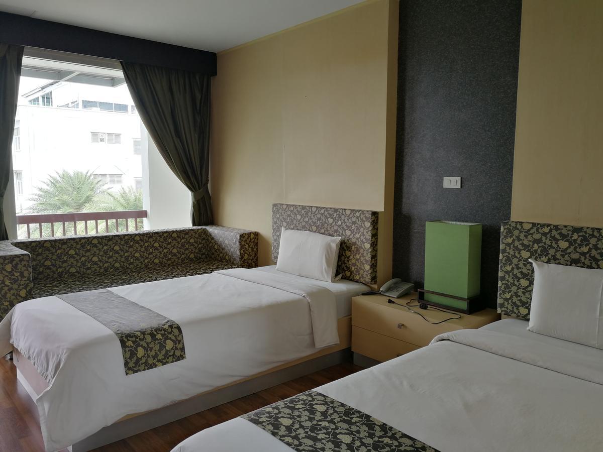 Panatara Hotel Chumphon Exterior photo